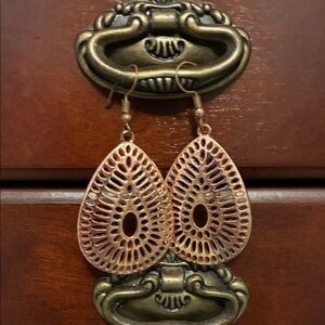 Elegant Gold Teardrop Earrings